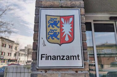Steuereinnahmen legen auch im März kräftig zu