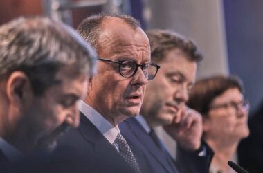 Banaszak will gegen Merz-Regierung demonstrieren