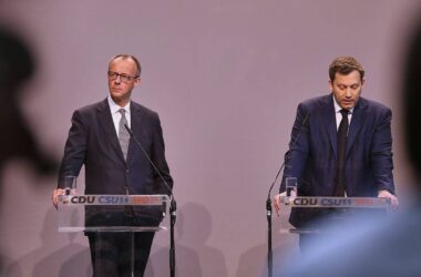 Politbarometer: Union noch knapp vor AfD - auch SPD büßt leicht ein