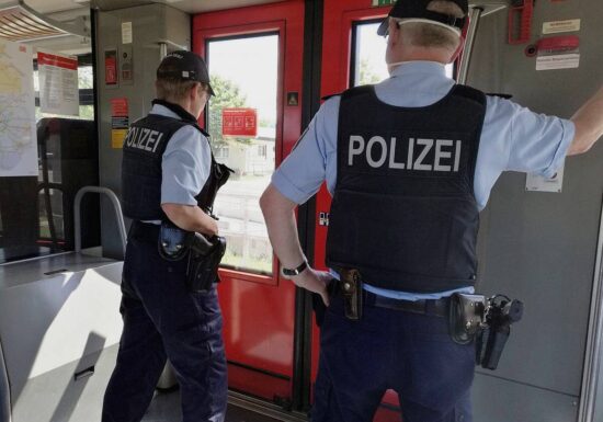 Länder wollen mehr Polizisten und Überwachung in Zügen