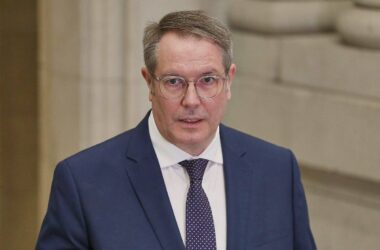 Schweitzer fordert Veränderungen an SPD-Spitze