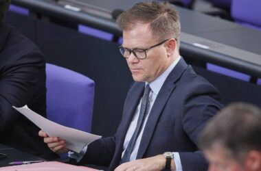 Ostbeauftragter legt Fünfpunkteplan für abgehängte Regionen vor