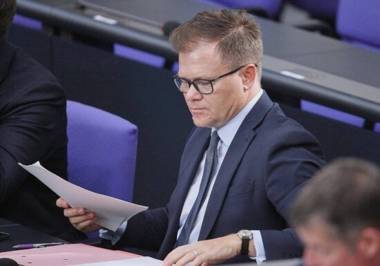 Ostbeauftragter legt Fünfpunkteplan für abgehängte Regionen vor
