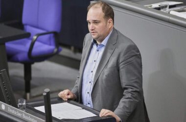 SPD-Vorstandsmitglied Roloff stärkt Esken den Rücken