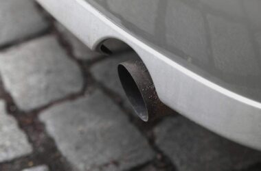 EU-Parlament stimmt Lockerung von CO2-Vorgaben für Autohersteller zu