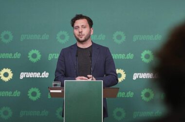 Grünen-Chef distanziert sich von polizeikritischen Aussagen