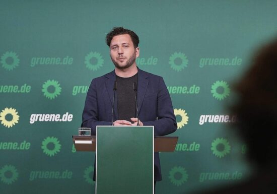 Grünen-Chef distanziert sich von polizeikritischen Aussagen