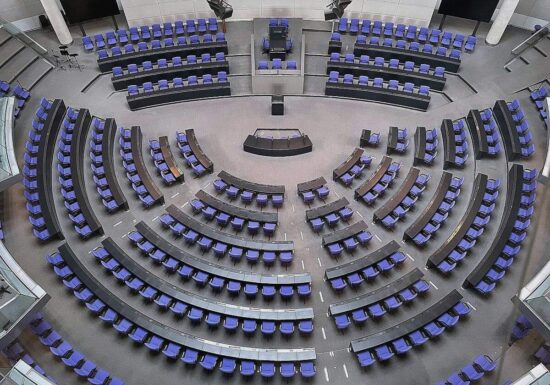 Bundestag soll im September früher aus der Sommerpause kommen