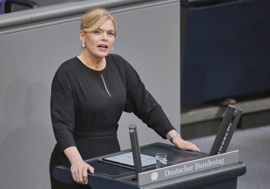 Bundestagspräsidentin zurückhaltend bei AfD-Verbot