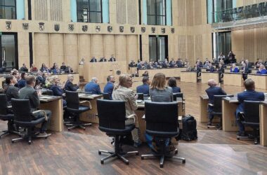 NRW startet Bundesratsinitiative für mehr schwimmende Photovoltaik