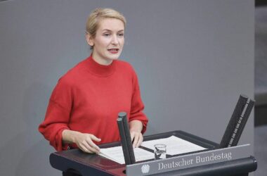 Linken-Chefin nennt AfD "Faschisten" - und bekommt Rüffel