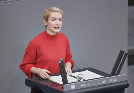 Linken-Chefin nennt AfD "Faschisten" - und bekommt Rüffel