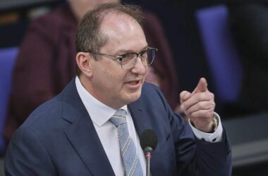 Dobrindt will Migranten EU-weit in Drittstaaten abschieben