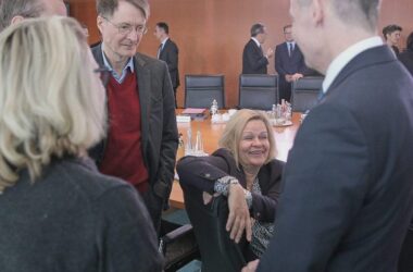 Lobbyverband "Bund der Steuerzahler" kritisiert Minister-Pensionen