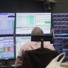 Dax am Mittag weiter stark - Infineon gefragt