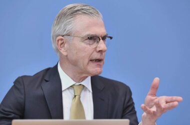 Wirtschaftsweiser für Leistungskürzungen in Pflegeversicherung