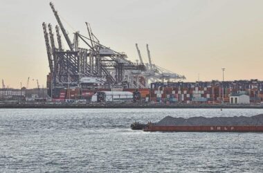 Deutscher Exportüberschuss im Handel mit den USA weiter erheblich