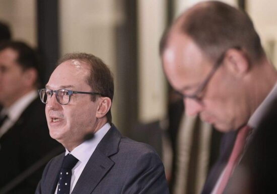 Grüne kritisieren "Schlagbaumpolitik" von Dobrindt und Merz