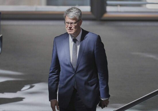 Verkehrsminister Schnieder steht zu Ja zum Deutschlandticket