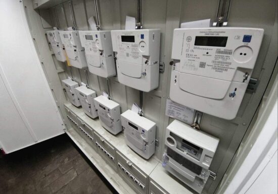 IW: Vierköpfige Familie würde mit Strom-Entlastung 220 Euro sparen