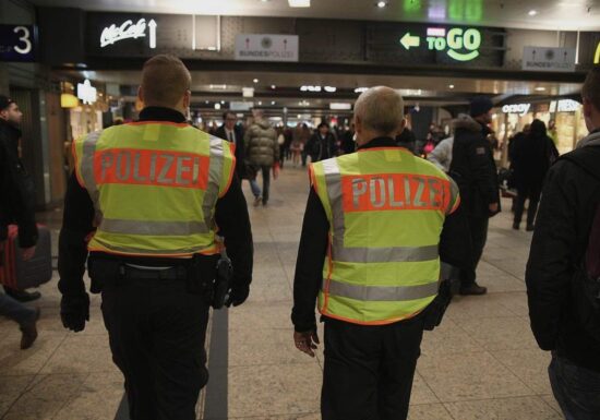 Grüne fordern mehr Polizeipräsenz an Bahnhöfen