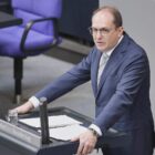 Grüne kritisieren Dobrindts "Migrations-Theater"