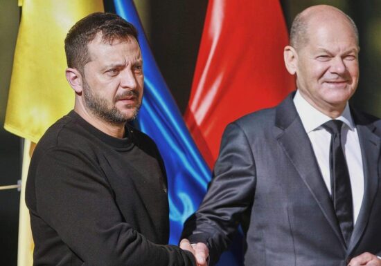 Scholz telefoniert kurz vor Ende seiner Amtszeit mit Selenskyj