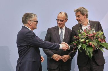 Bundespresseamt an neuen Regierungssprecher übergeben