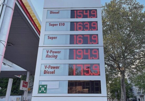Preise für Benzin und Diesel sinken vor Feiertag