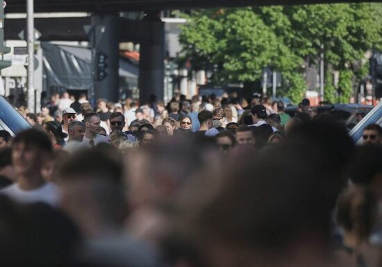 Bericht: Mehr als 240.000 Ausländer erhielten 2024 deutschen Pass
