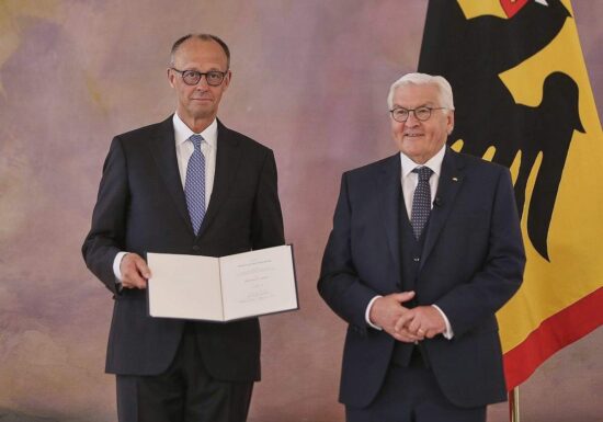 Merz von Steinmeier zum Bundeskanzler ernannt