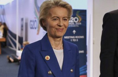 Laschet verteidigt Karlspreis für von der Leyen