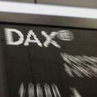 Dax schließt nach turbulenter Kanzlerwahl im Minus