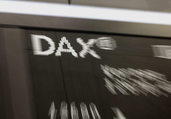 Dax schließt nach turbulenter Kanzlerwahl im Minus