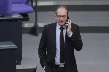 Dobrindt: Keine dienstrechtlichen Konsequenzen für Beamte aus AfD