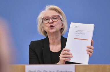 Wirtschaftsweise offen für Feiertagsstreichung