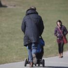 Verbände fordern deutliche Elterngeld-Anhebung