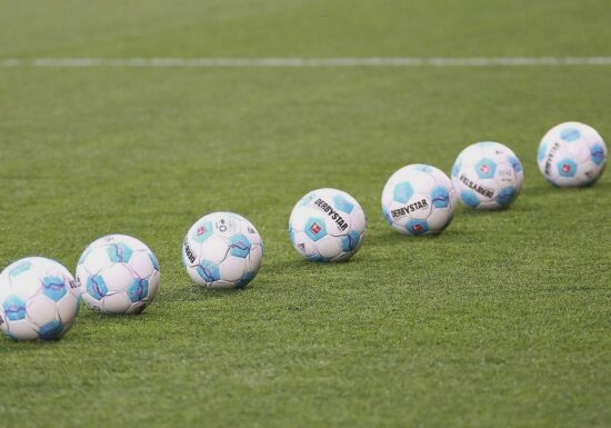 2. Bundesliga: HSV bleibt auf Aufstiegskurs - Sieg in Darmstadt
