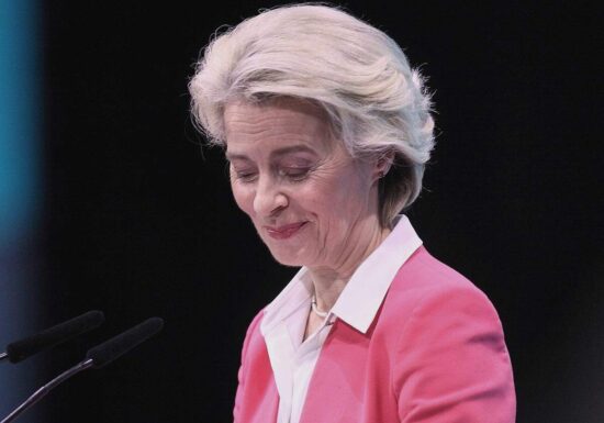 Von der Leyen mit Karlspreis ausgezeichnet