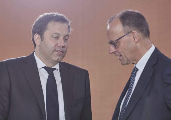 Politbarometer: Union büßt ein - SPD legt zu