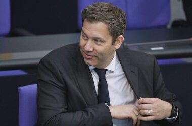 Klingbeil legt sein Geld "vor Ort in der Lüneburger Heide" an