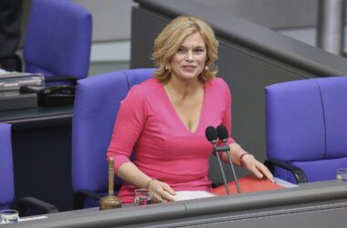 Klöckner sagt allen Fraktionen angemessene Bedingungen zu