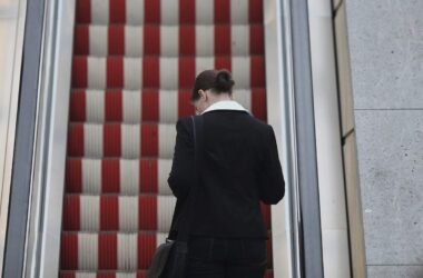 Fast jede zweite erwerbstätige Frau arbeitet in Teilzeit
