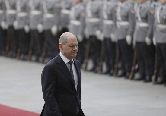 Scholz wünscht sich zwei Pop-Evergreens zum Zapfenstreich