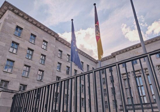 Haushalts-Aufschub: Politische Bildungsträger in Existenzangst
