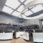 Dax startet etwas schwächer - Konjunkturunabhängige Aktien gefragt