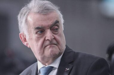NRW-Innenminister sieht steigende Gewaltbereitschaft der Jugend