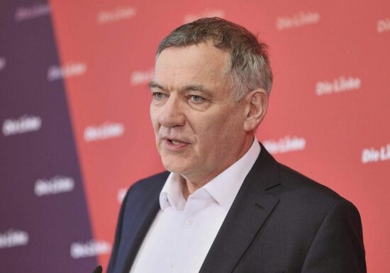 Van Akten legt "Sechs-Punkte-Plan für mehr Demokratie" vor