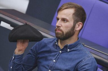 Linken-Politiker verzichtet im Bundestag auf Baskenmütze