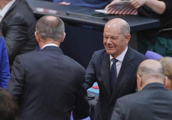 Scholz blickt mit "gewisser Gespanntheit" auf Merz-Kanzlerwahl